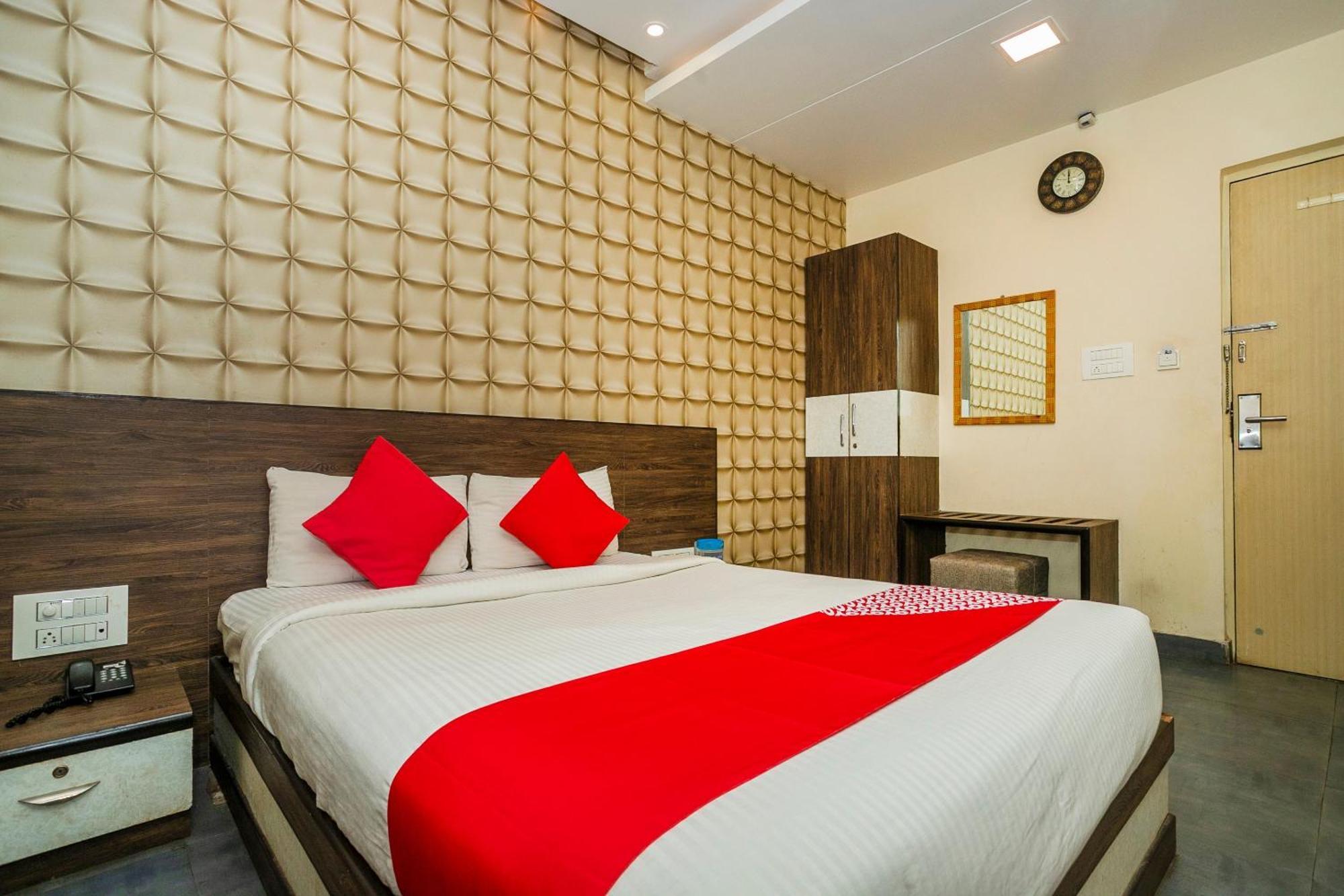 Collection O 5898 Checkin Residency Hotel Bangalore Exterior foto
