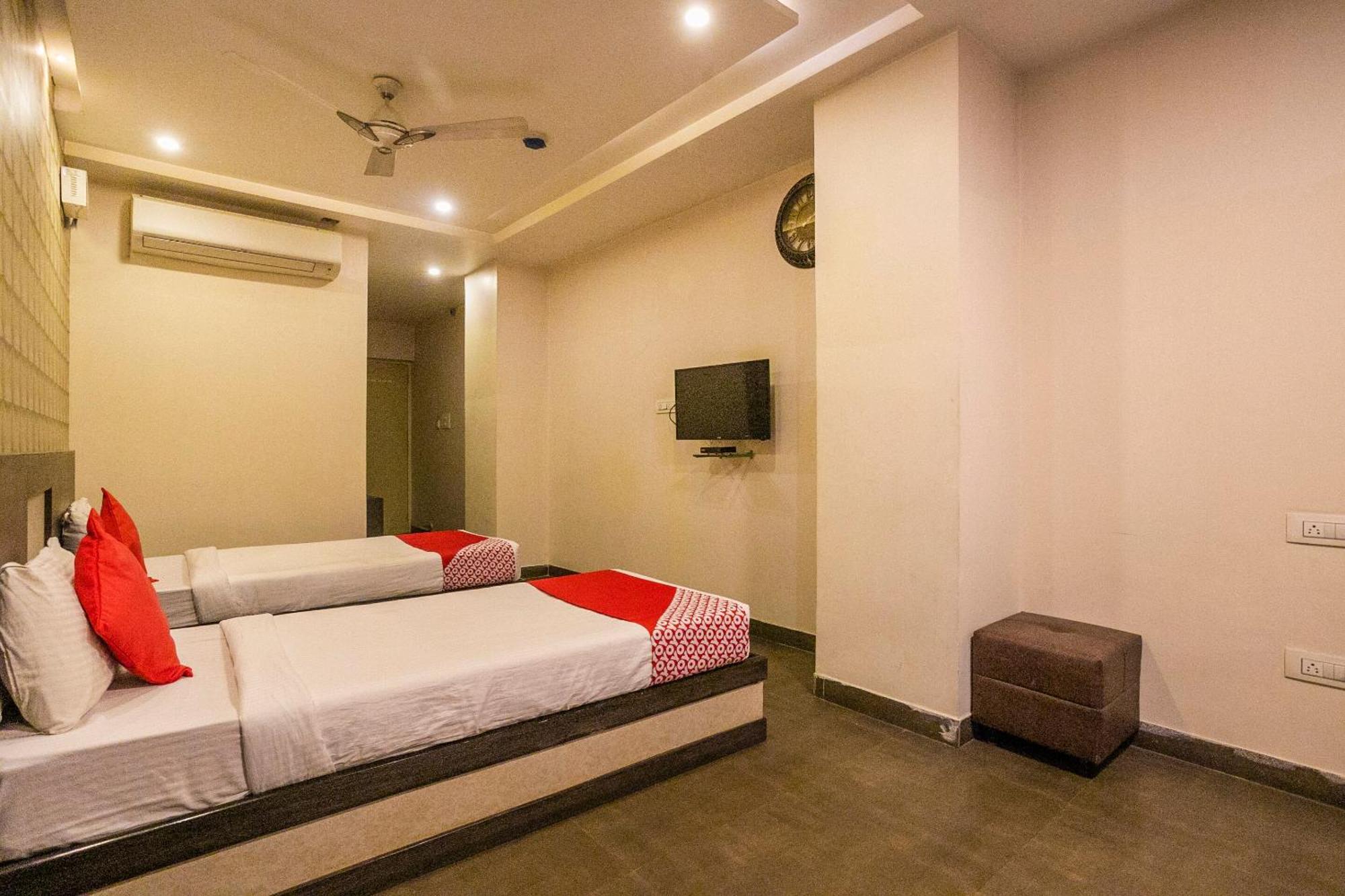 Collection O 5898 Checkin Residency Hotel Bangalore Exterior foto